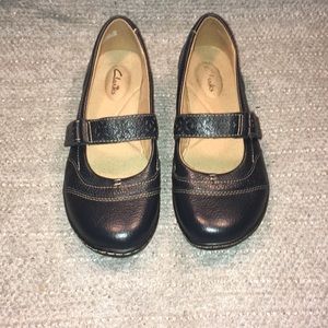 Clark’s Mary Jane Velcro Strap Flats Sz 8M